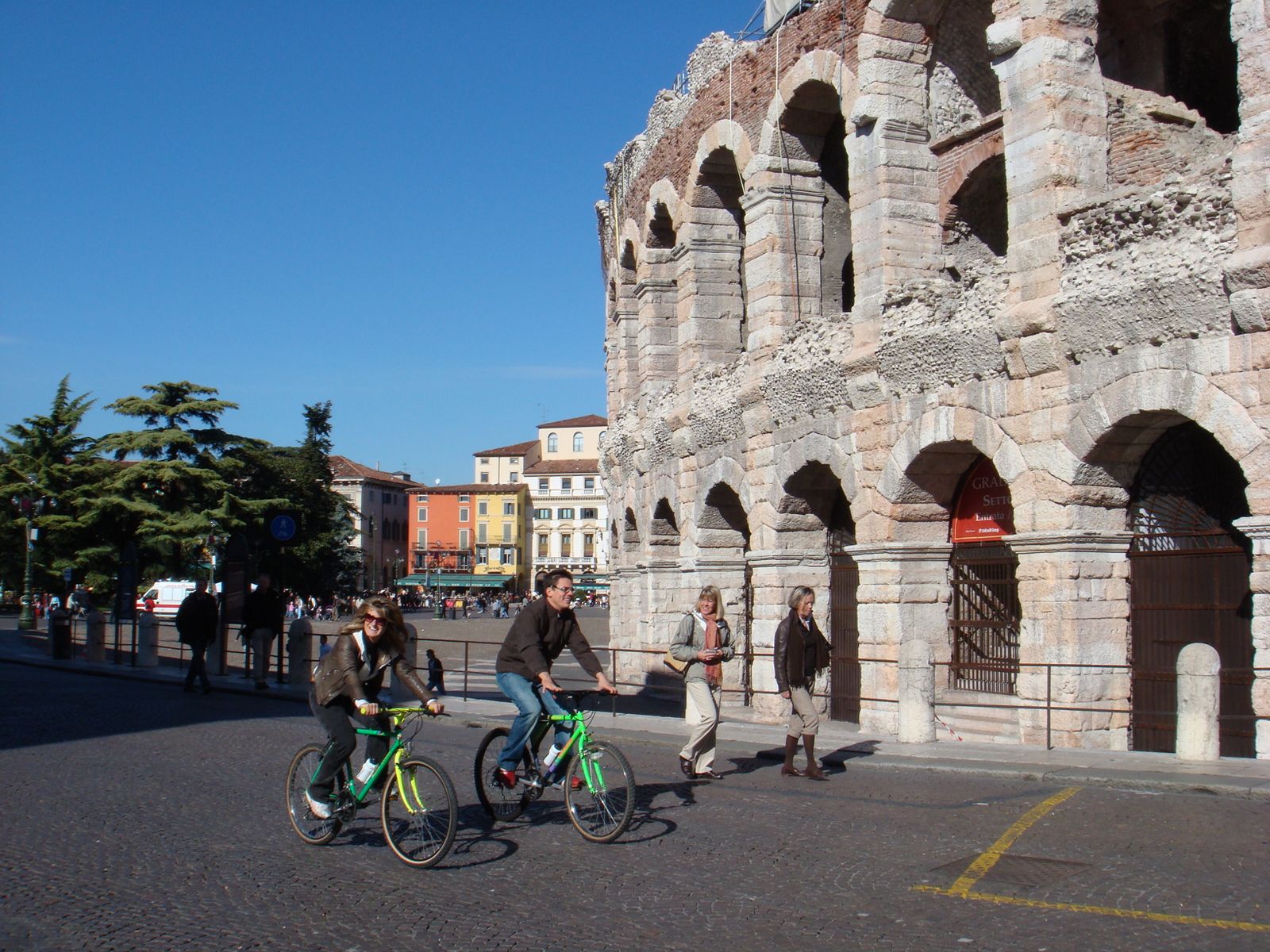 Cyclomundo bikers in front of an arena