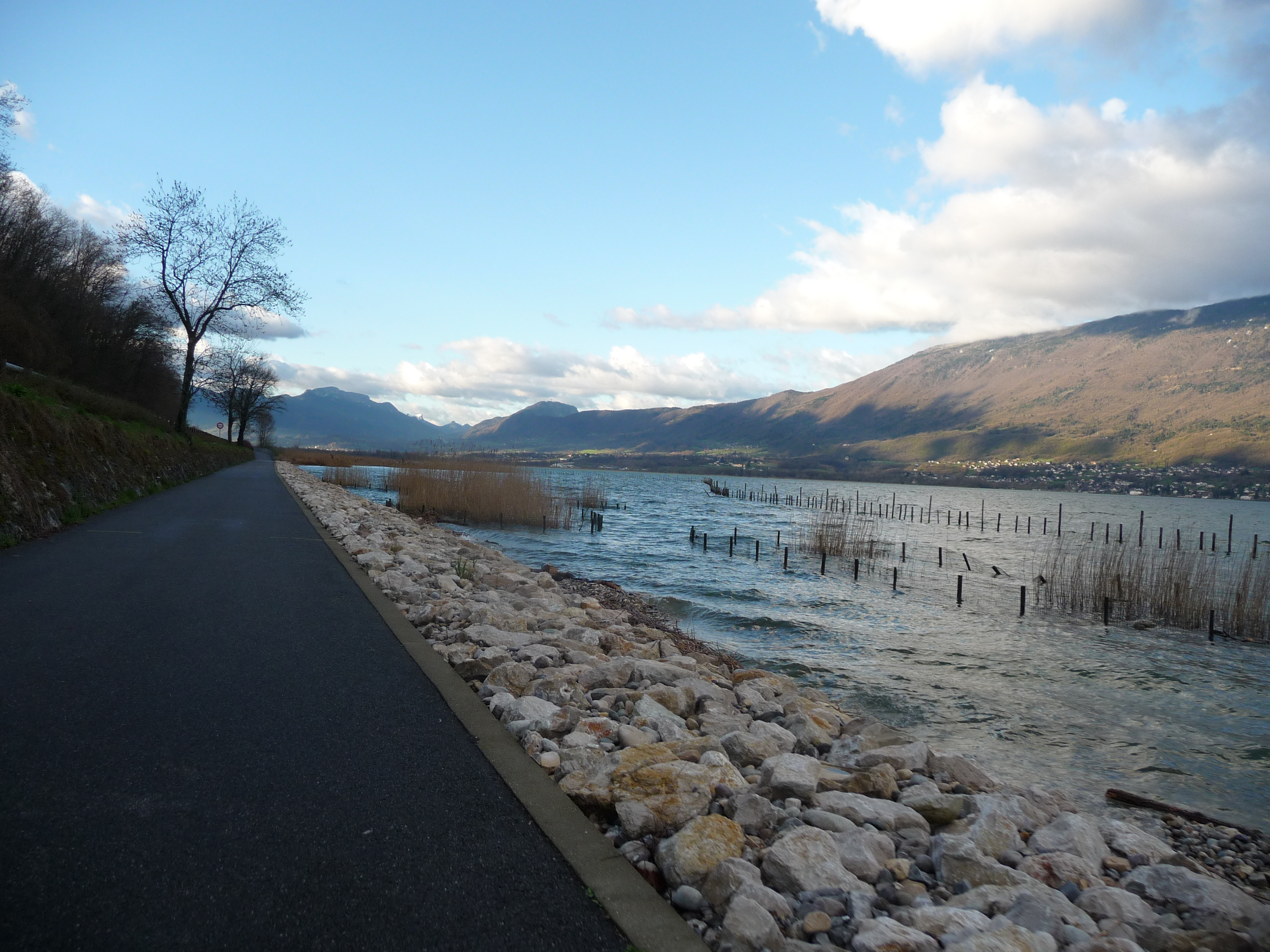 Cycling path along Lake Bourget