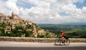 Du Mont Ventoux aux routes tranquilles du Luberon, la Provence offre des possibilités d'itinéraires pour les cyclistes de tous niveaux.