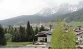 A vélo, vous traverserez les villages et les stations alpines des Dolomites. 