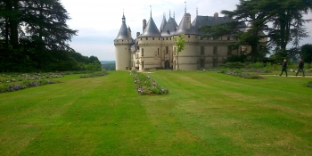 Bike over the beautiful Loire river and visit the Chateau de Chambord