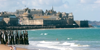 Discover the walled city of Saint Malo on the emerald coast