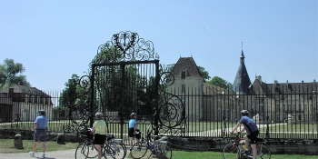 Cycle to the gates of the Chateau de Commarin in Côte d'Or