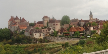 Un village typique de la région sur votre chemin en Dordogne