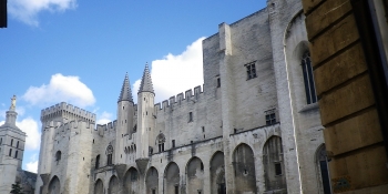 This cycling tour starts from Avignon and its magnificent Palace of the Popes