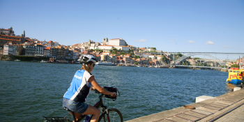 Cycling by the banks in Porto